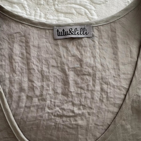 Tutu & Lilli Sleeveless Grey Satin Oversized Top - SIZE Medium - Picture 5 of 5